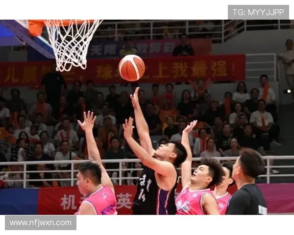 中国篮球超级联赛新赛季揭幕战精彩上演 球迷热情高涨 赛场竞争愈加激烈