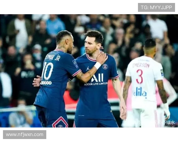 梅西领衔大巴黎迎战曼城 巴黎球迷期待新赛季欧冠盛宴