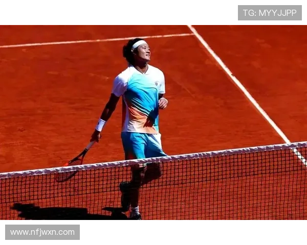 网球新星横扫赛场，震撼表现引发球迷热议，未来潜力无限